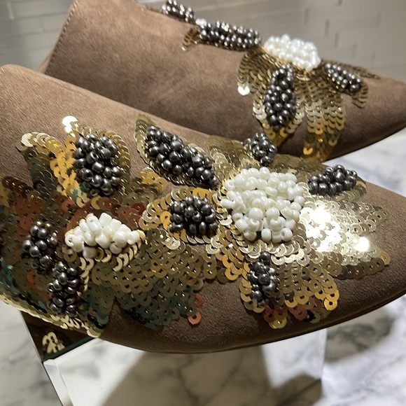 🌺NWOB Stunning Charles by Charles David sequenced mules/microsuede. Size… - Picture 2 of 8